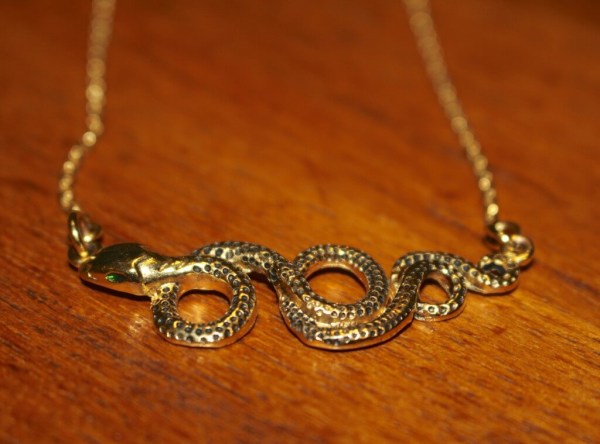 Viento Viper Necklace in Gold