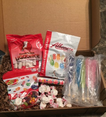 Treat Chest Candy Subscription Box Review & Coupons – August 2015