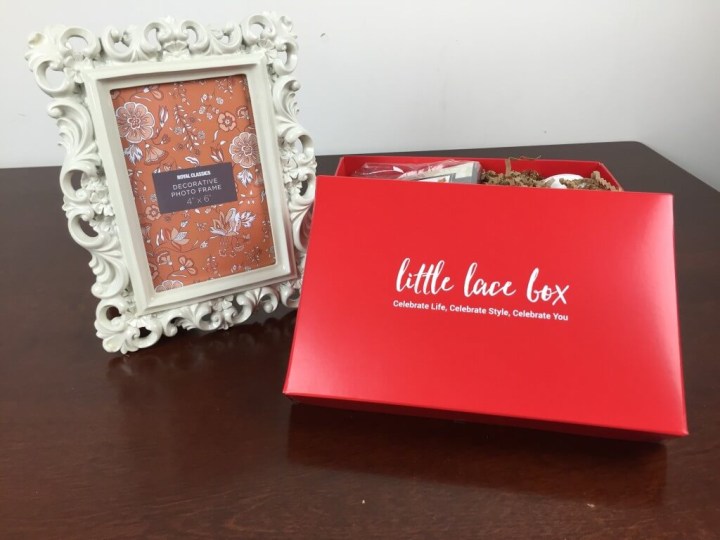 Little Lace Box December 2015 pre