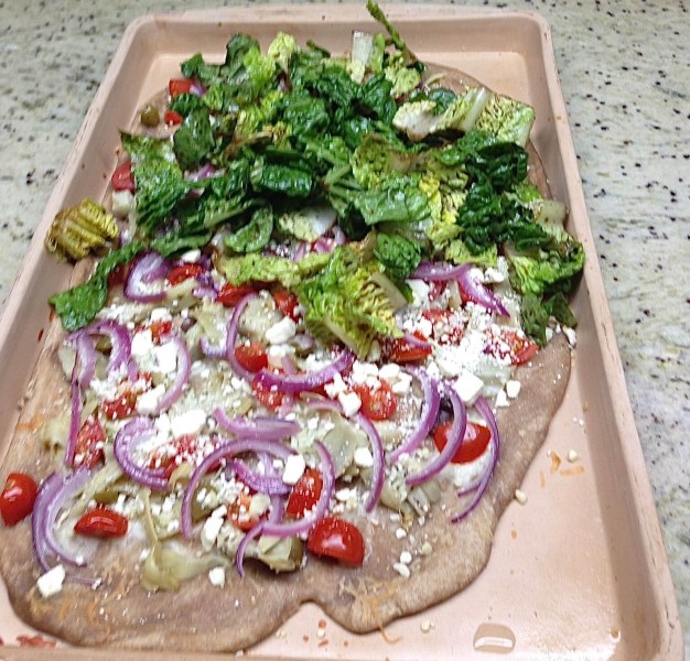 hello fresh vegetarian jan 2016 Greek Salad Flatbread with Olives, Artichokes, and Feta