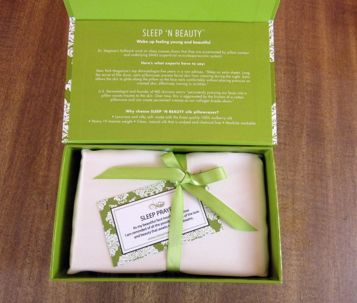 Reusable box with magnetic closure
