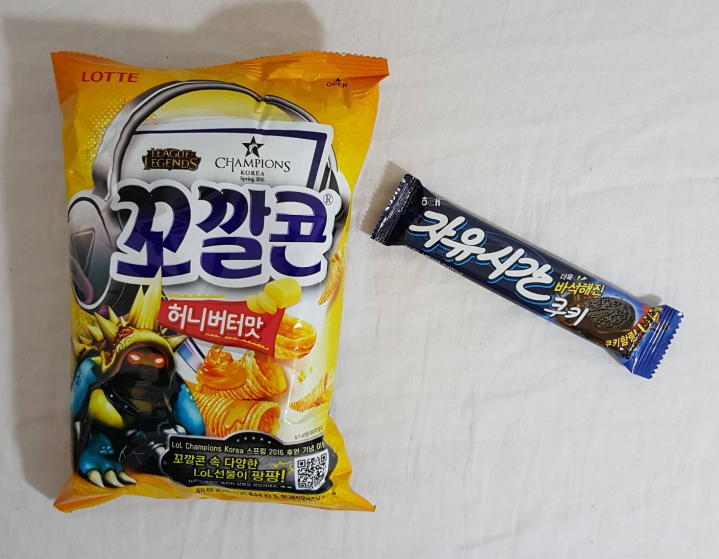 June 2016 Snack Fever Subscription Box Review + Coupon - Deluxe Box ...