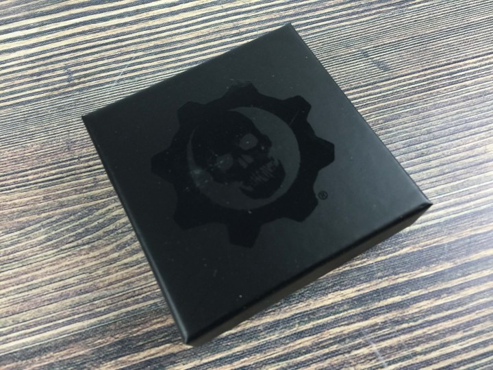 loot-crate-gears-of-war-limited-edition-crate-october-2016-10