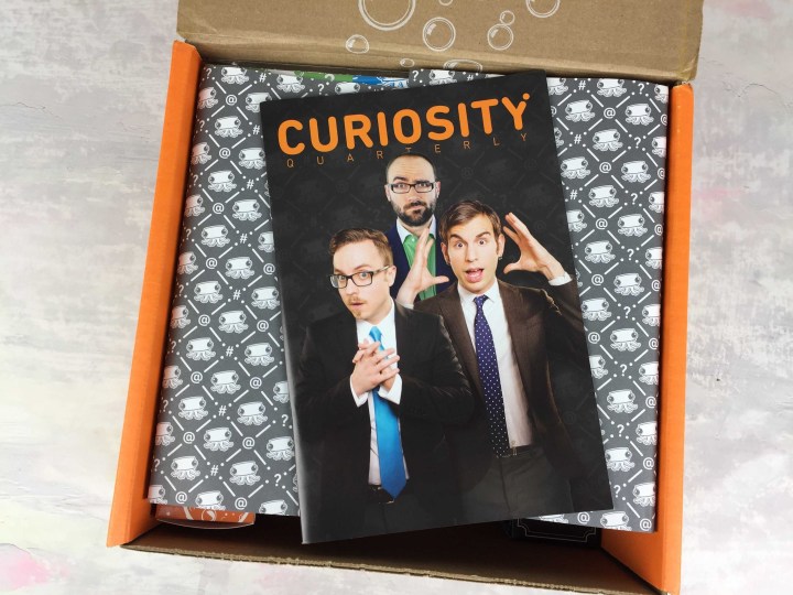the-curiosity-box-by-vsauce-winter-2016-unboxing
