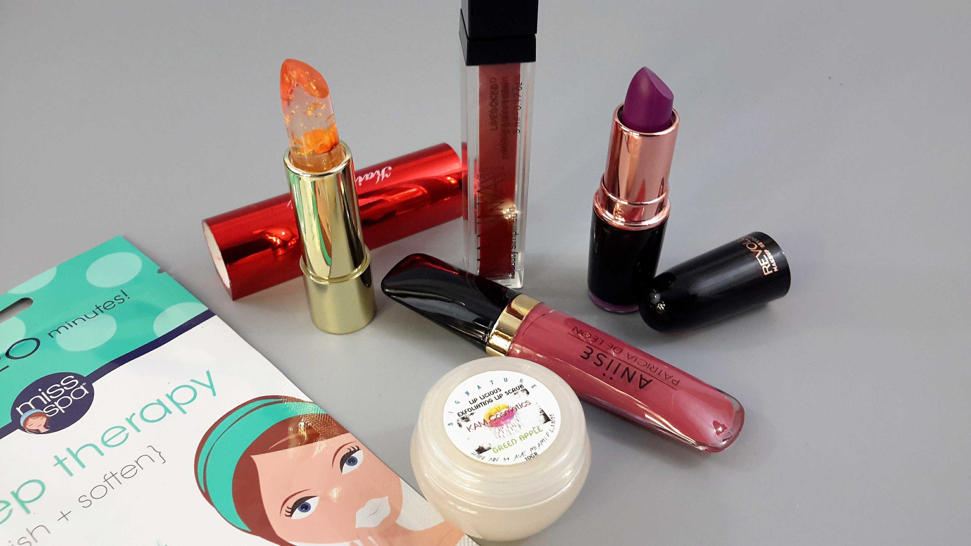 Lipstick Junkie May 2017 Subscription Box Review + Coupon! Hello