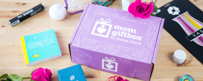 New Subscription Box Launch: TheMomGiftBox by Jennie Garth + Full Welcome Box Spoilers!