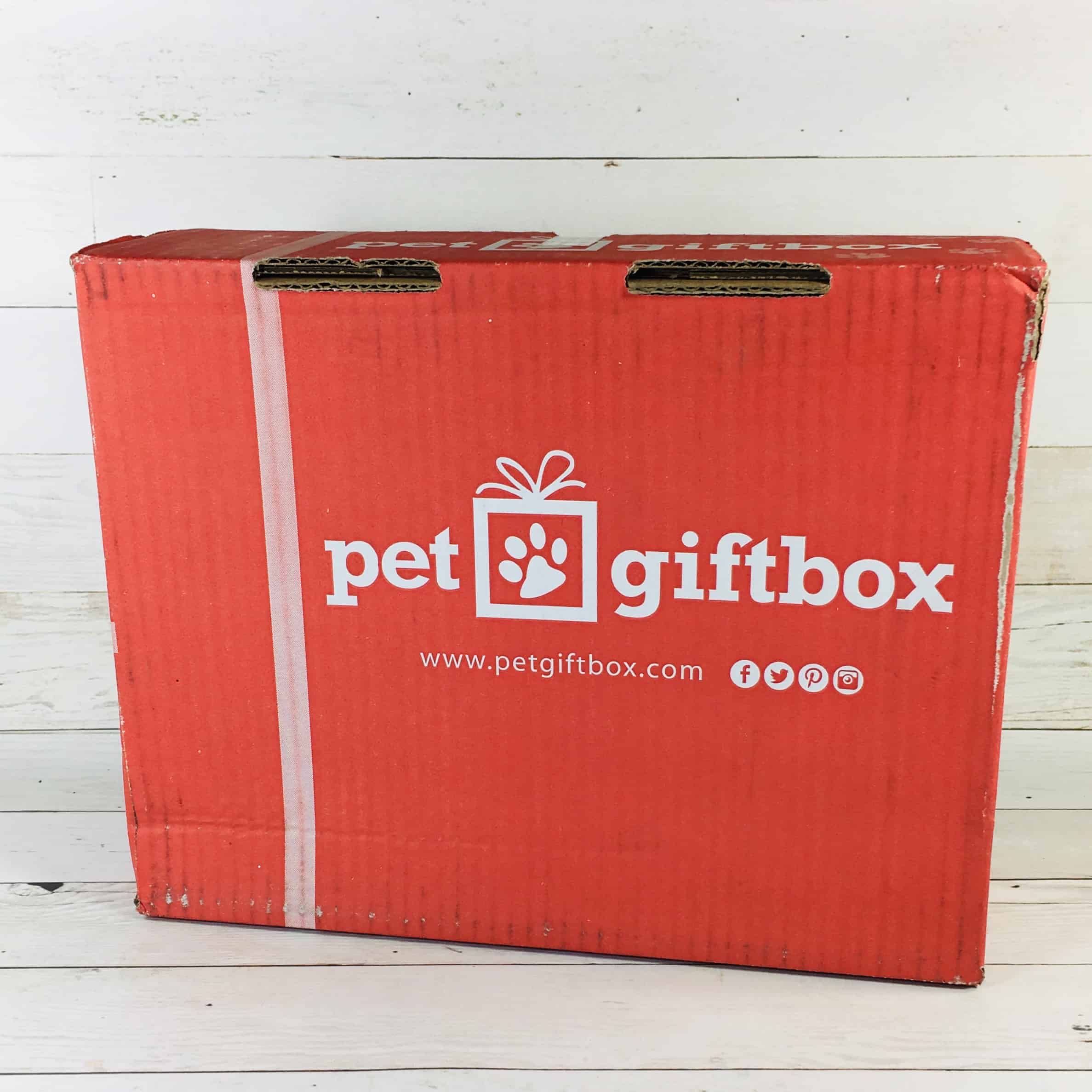 monthly pet gift box