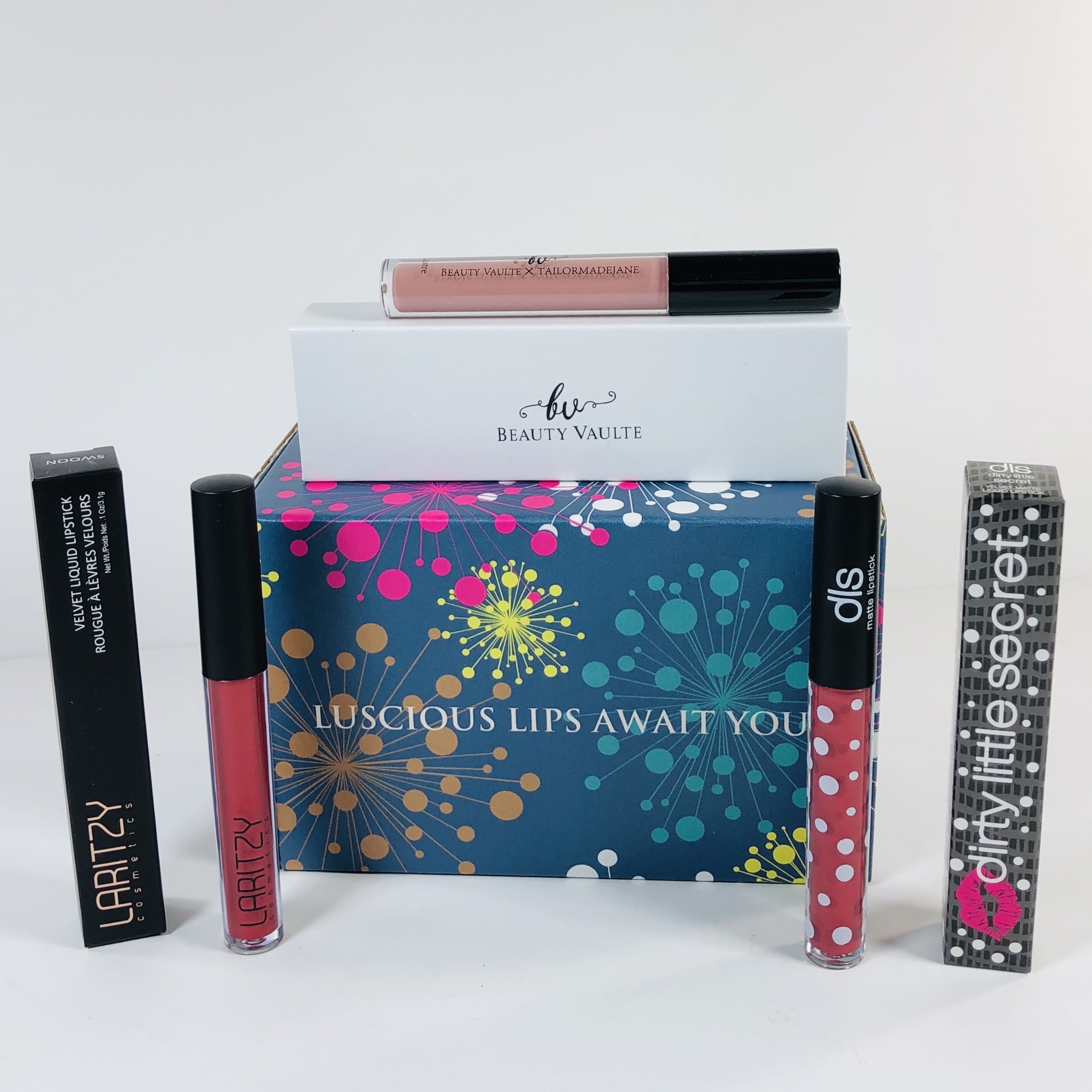 Lipstick Junkie August 2019 Subscription Box Review + Coupon! Hello