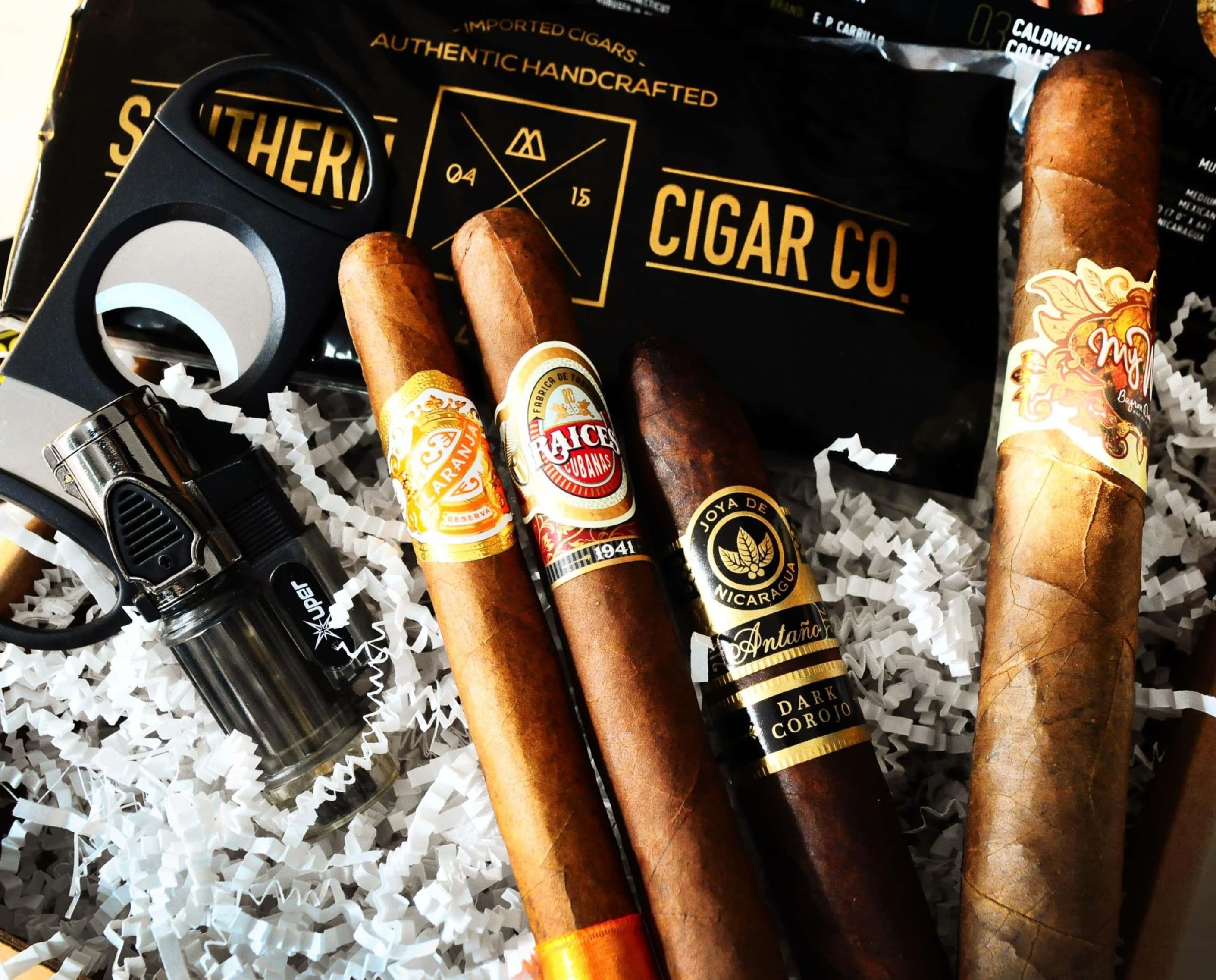 Best Cigar Clubs & Subscriptions - Hello Subscription