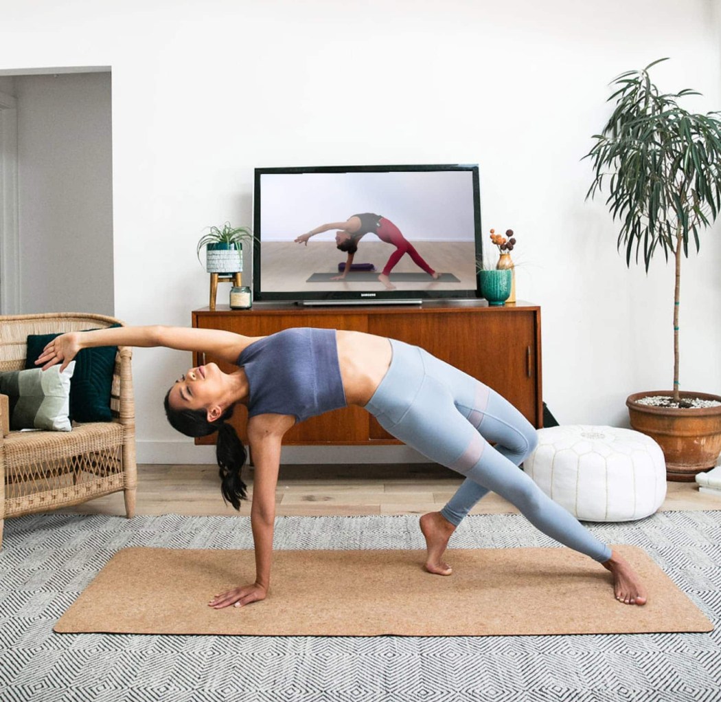 11 Online Yoga Classes For An At-Home Flow  Online yoga classes, Online  yoga, Yoga class