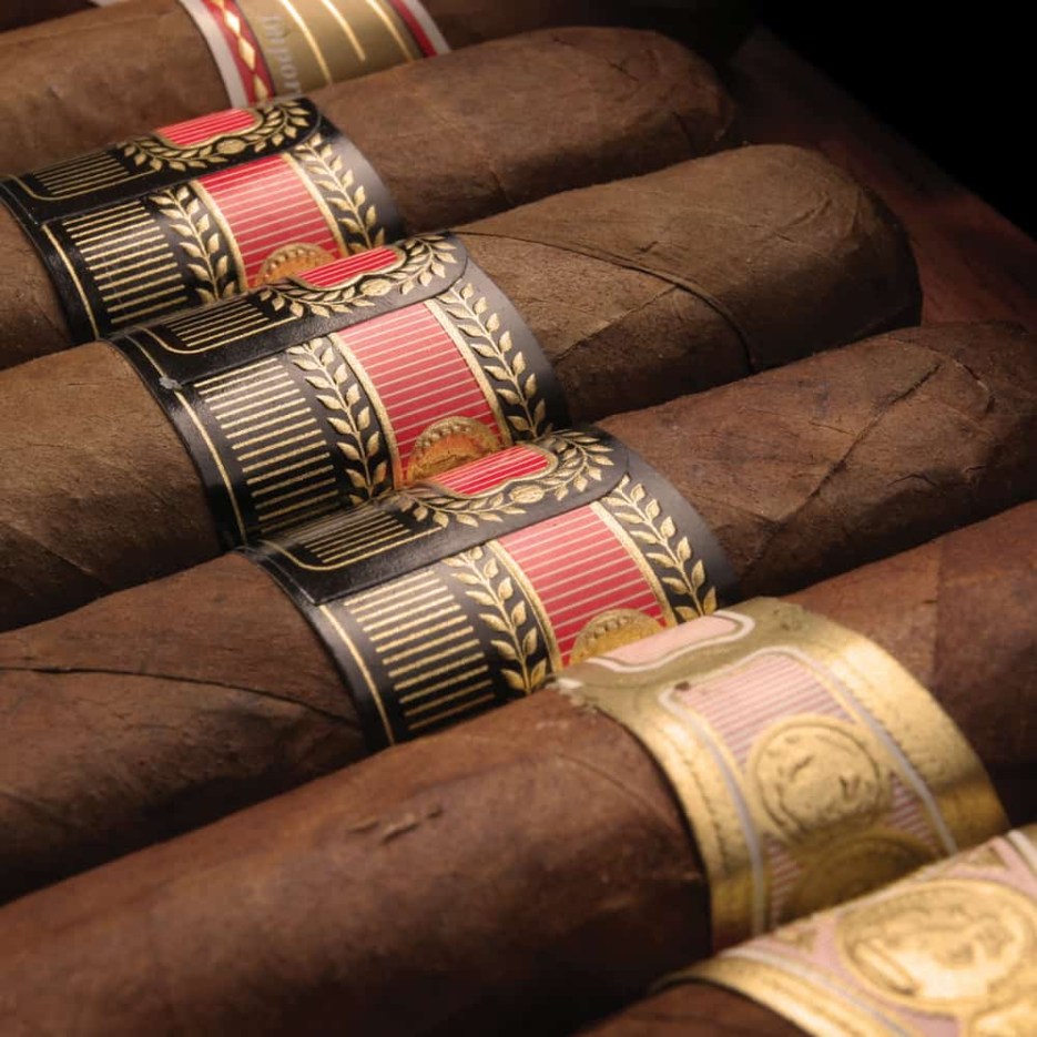 The 7 Best Cigar Clubs & Subscriptions For Cigar Connoisseurs in 2024