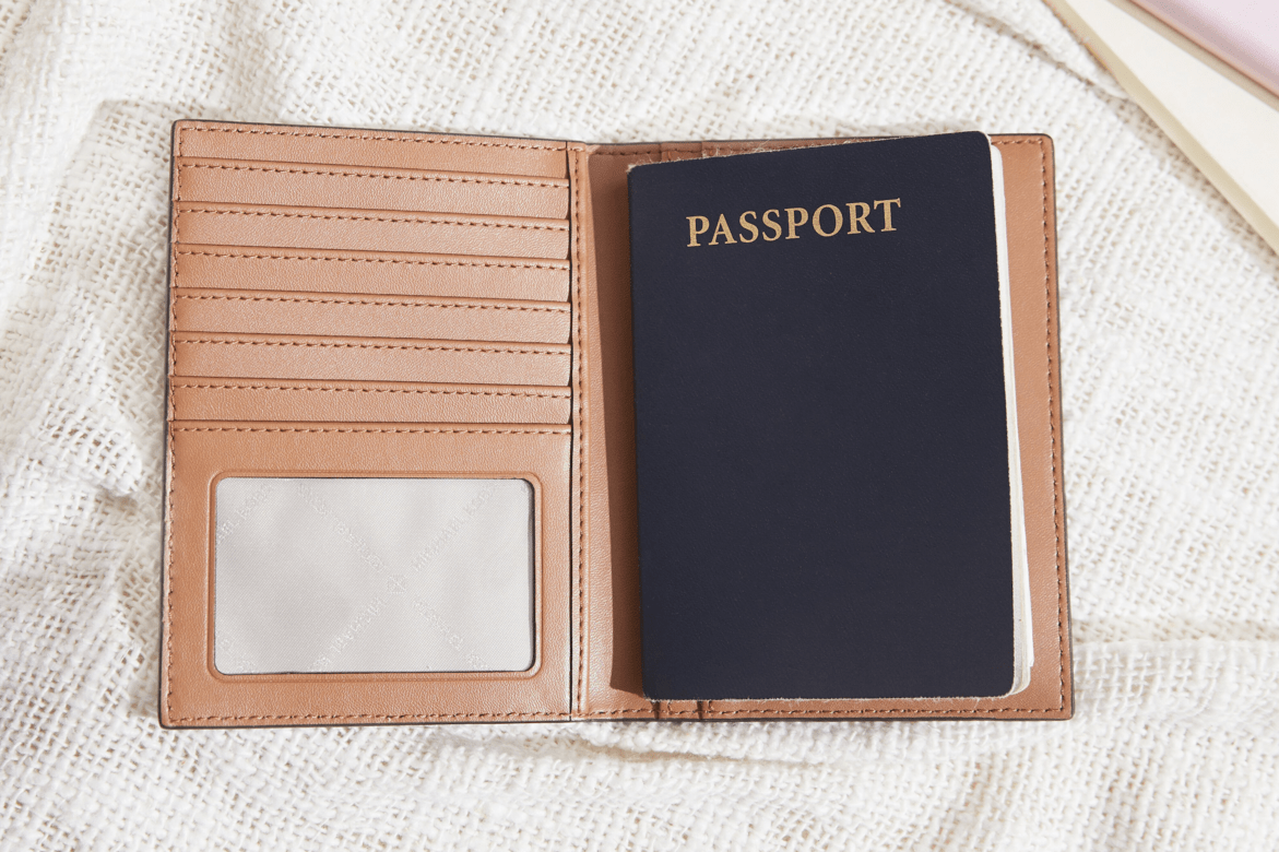 michael michael kors bedford passport wallet
