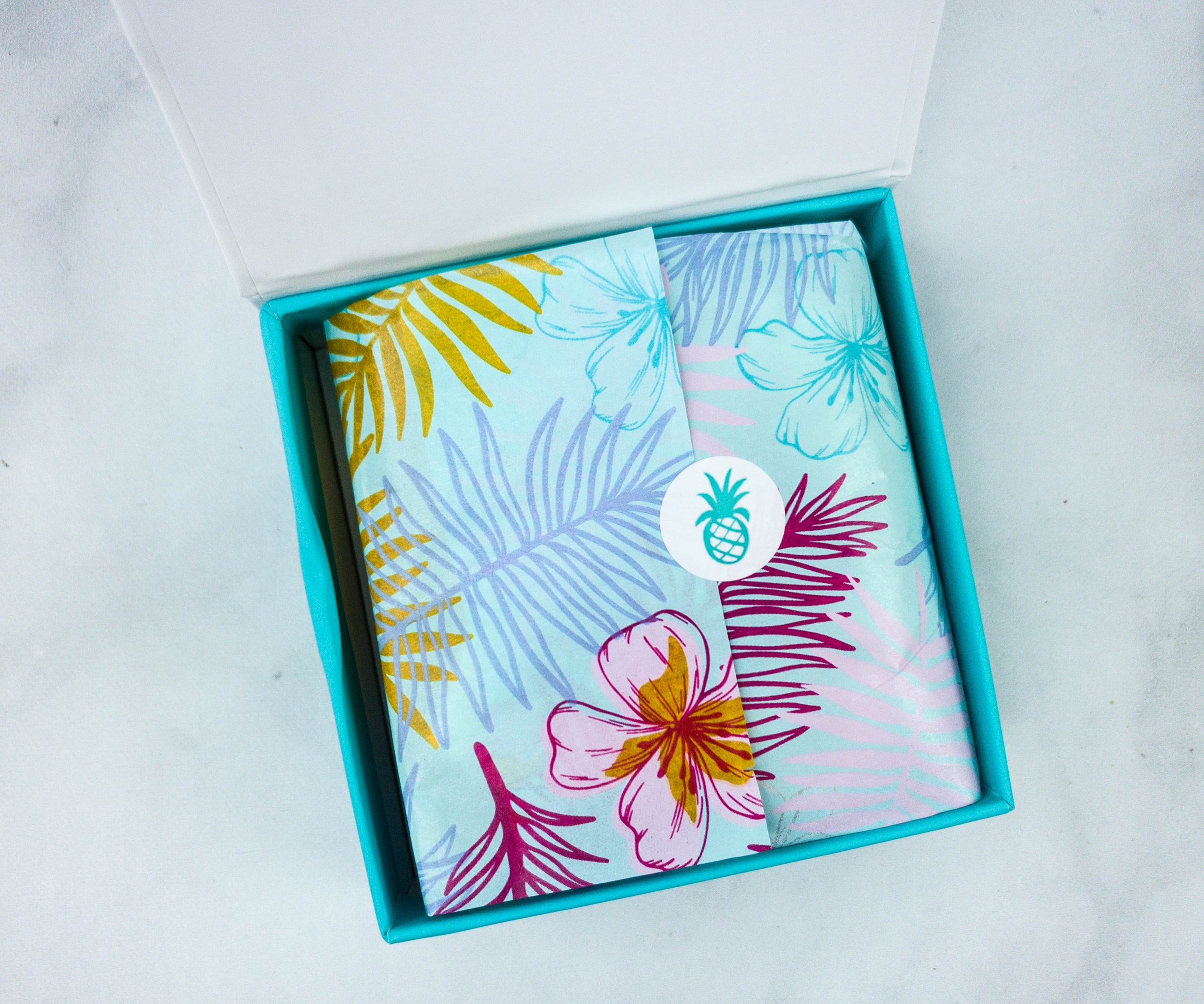 Pura Vida Jewelry Club April 2020 Subscription Box Review + Coupon! Hello Subscription