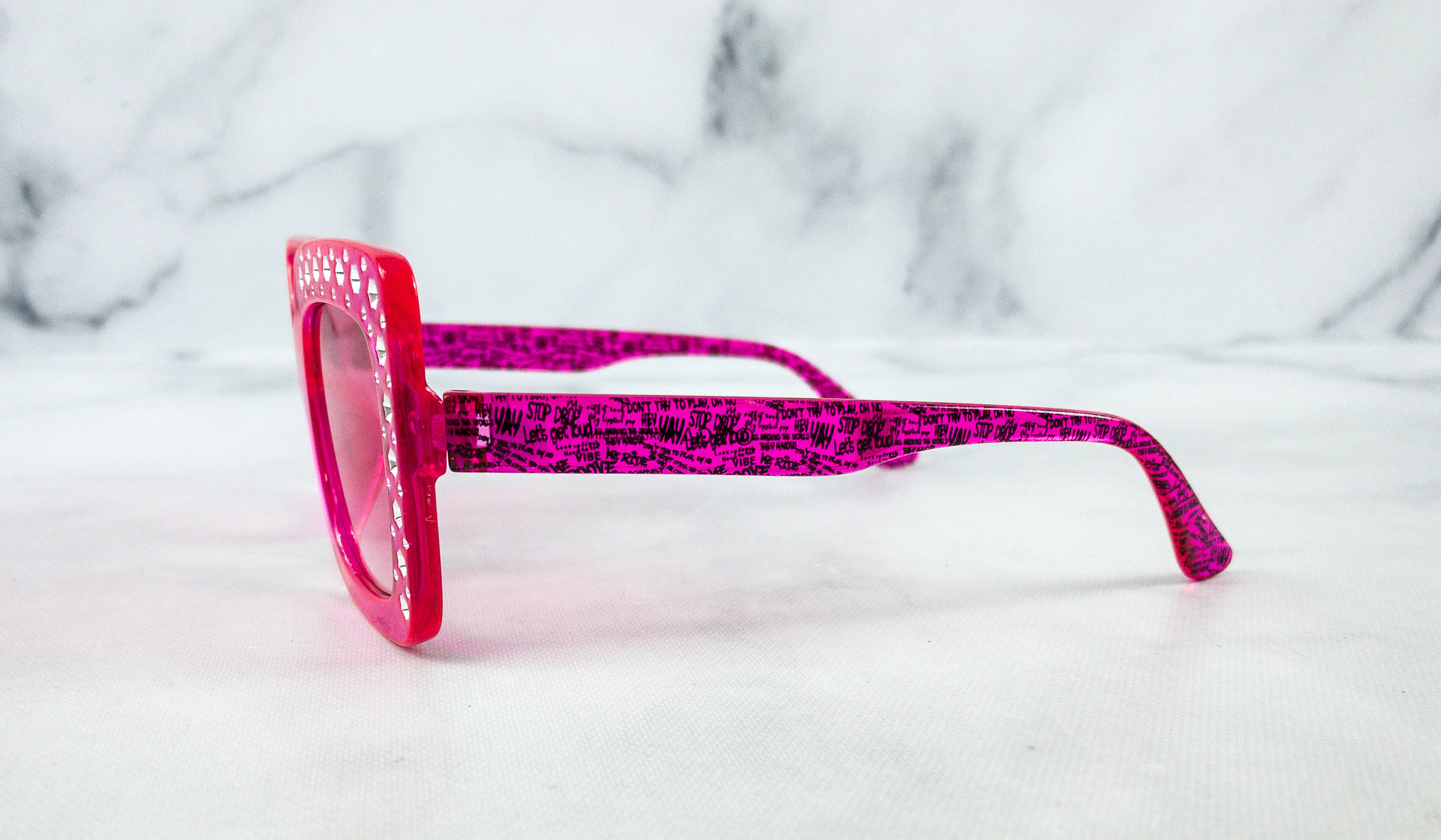 L.O.L. SURPRISE Bundle: SURPRISE POPPER & Hot Pink Sunglasses w Bow