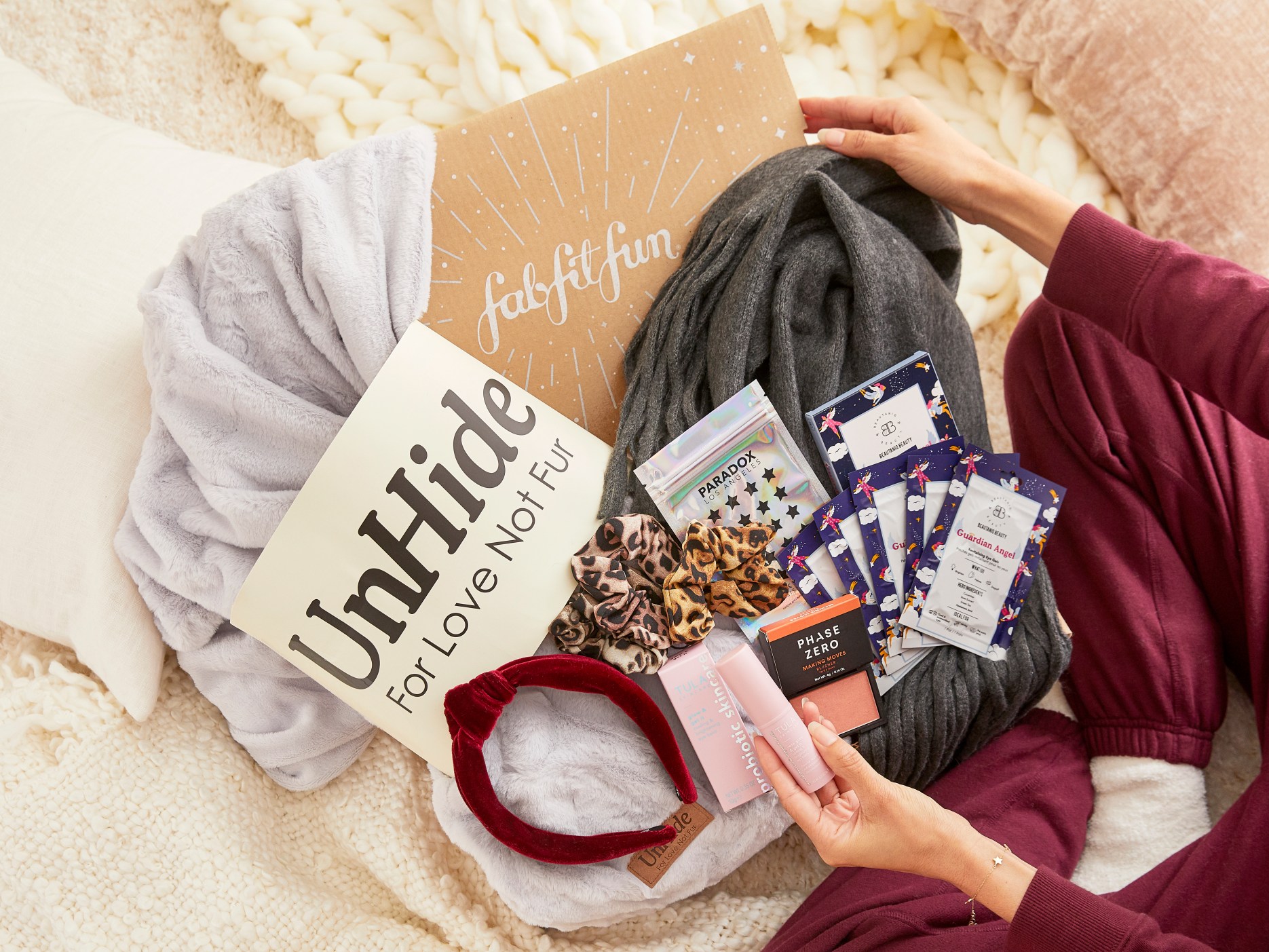 FabFitFun Coupon Get 10 Off + FREE Unhide Blanket! Hello Subscription