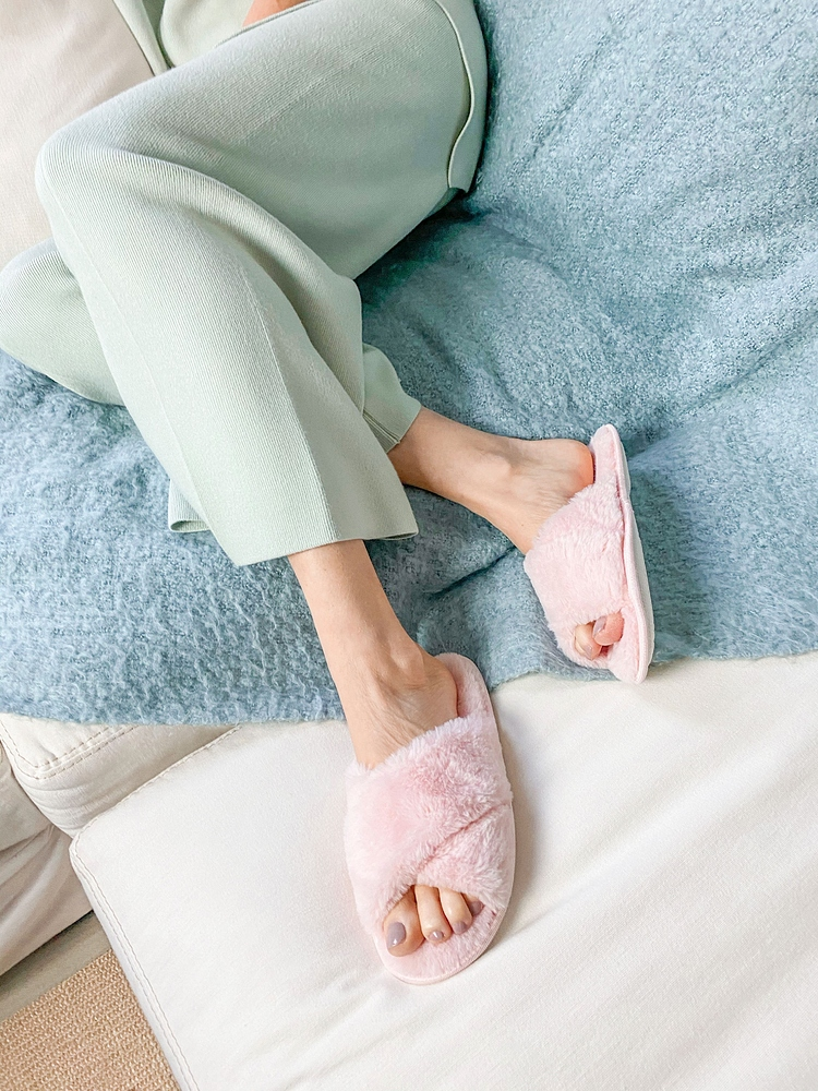 splendid faux fur slippers in pink