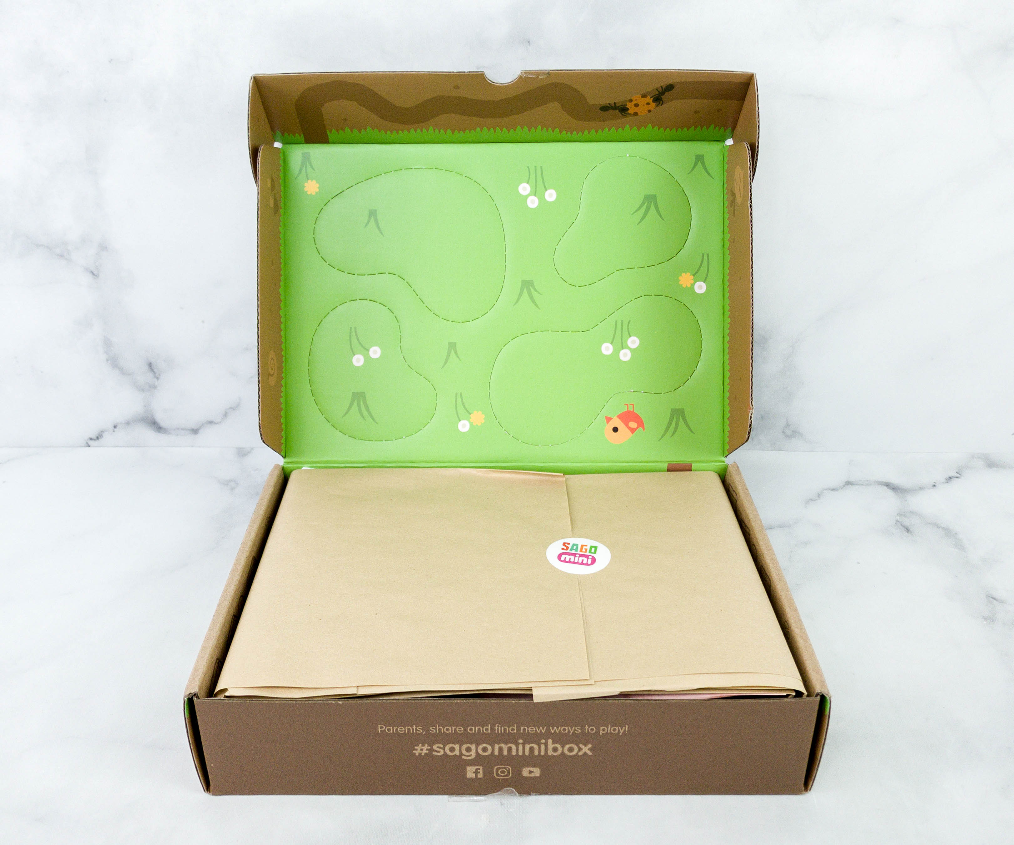 Sago Mini Box Review + Coupon - BUG BUILDER - Hello Subscription