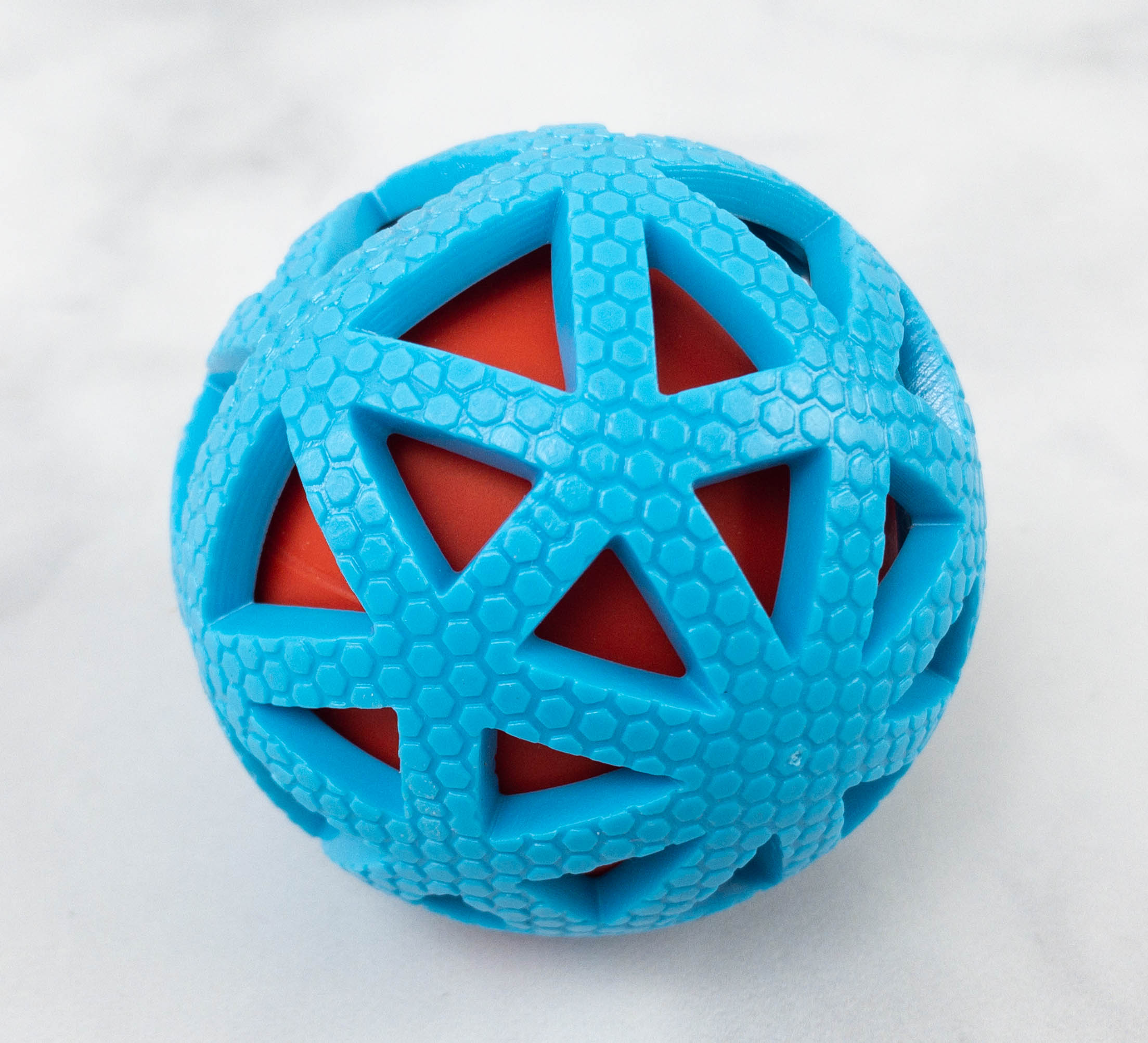 Cute Ball Shape Design Will Attract Your pet to Play with it. 並行