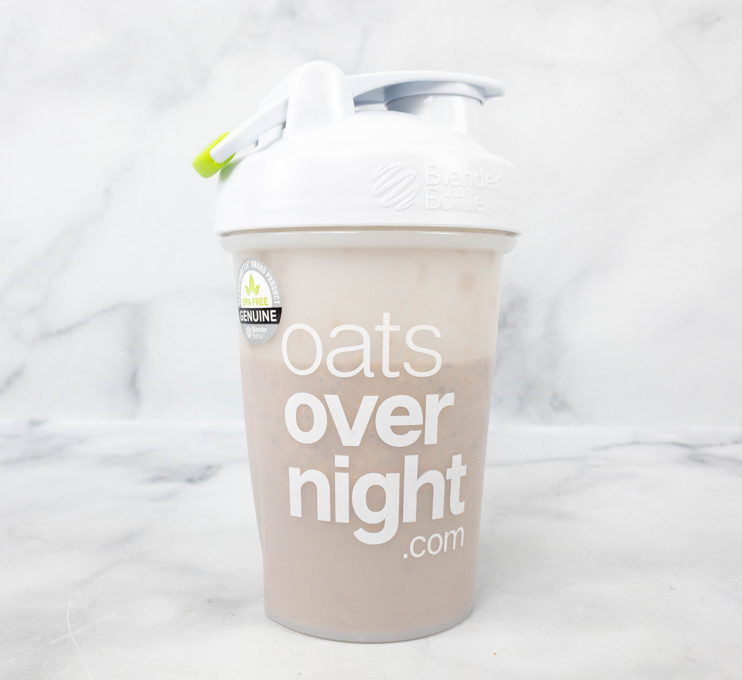  Oats Overnight BlenderBottle - Customized for Overnight Oats -  NO WHISK BALL - Milk Fill Line - Clear/White/Green - 20-Ounce Loop Top :  Health & Household