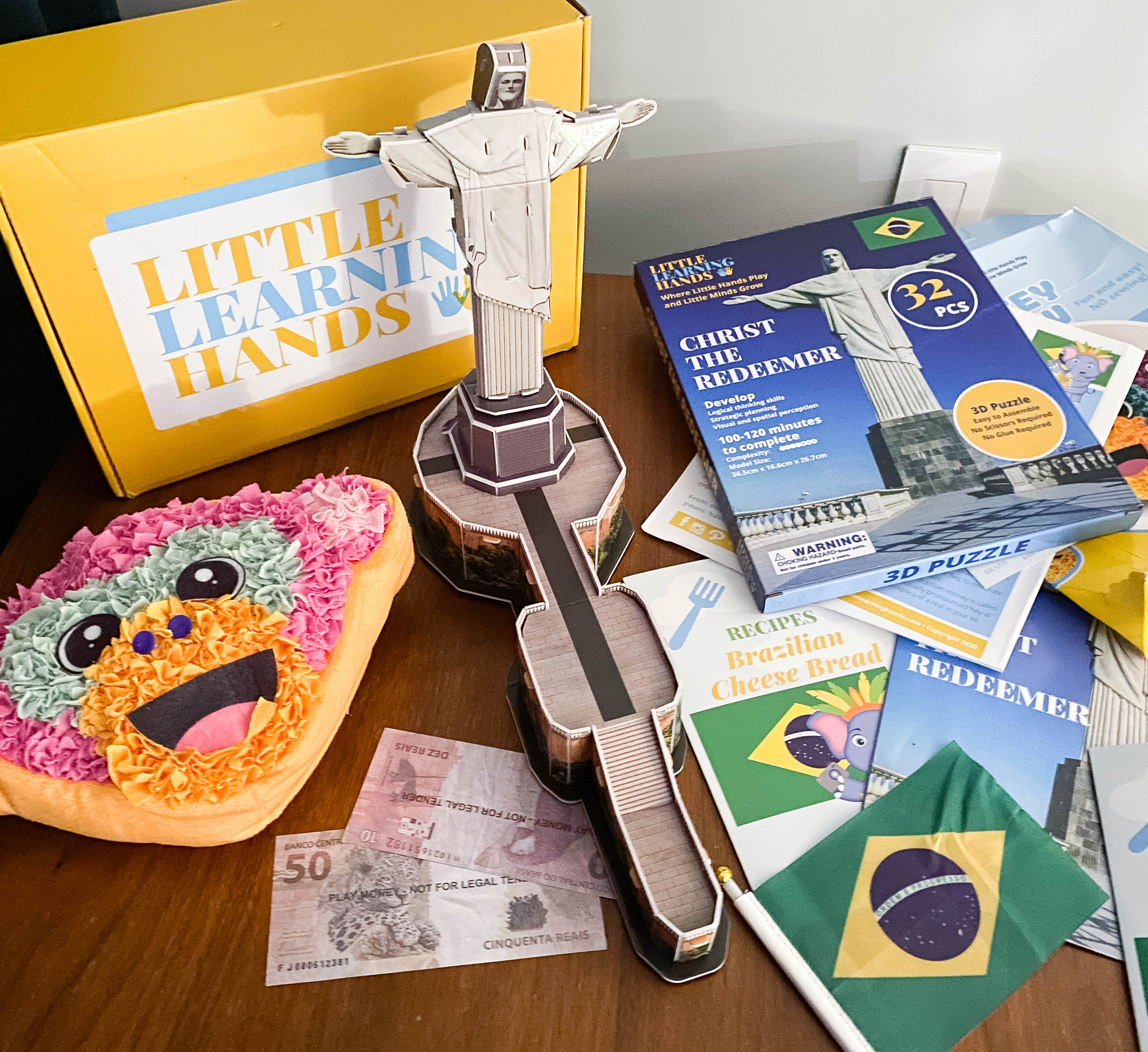 Little Learning Hands Review + Coupons - Brazil - Hello Subscription