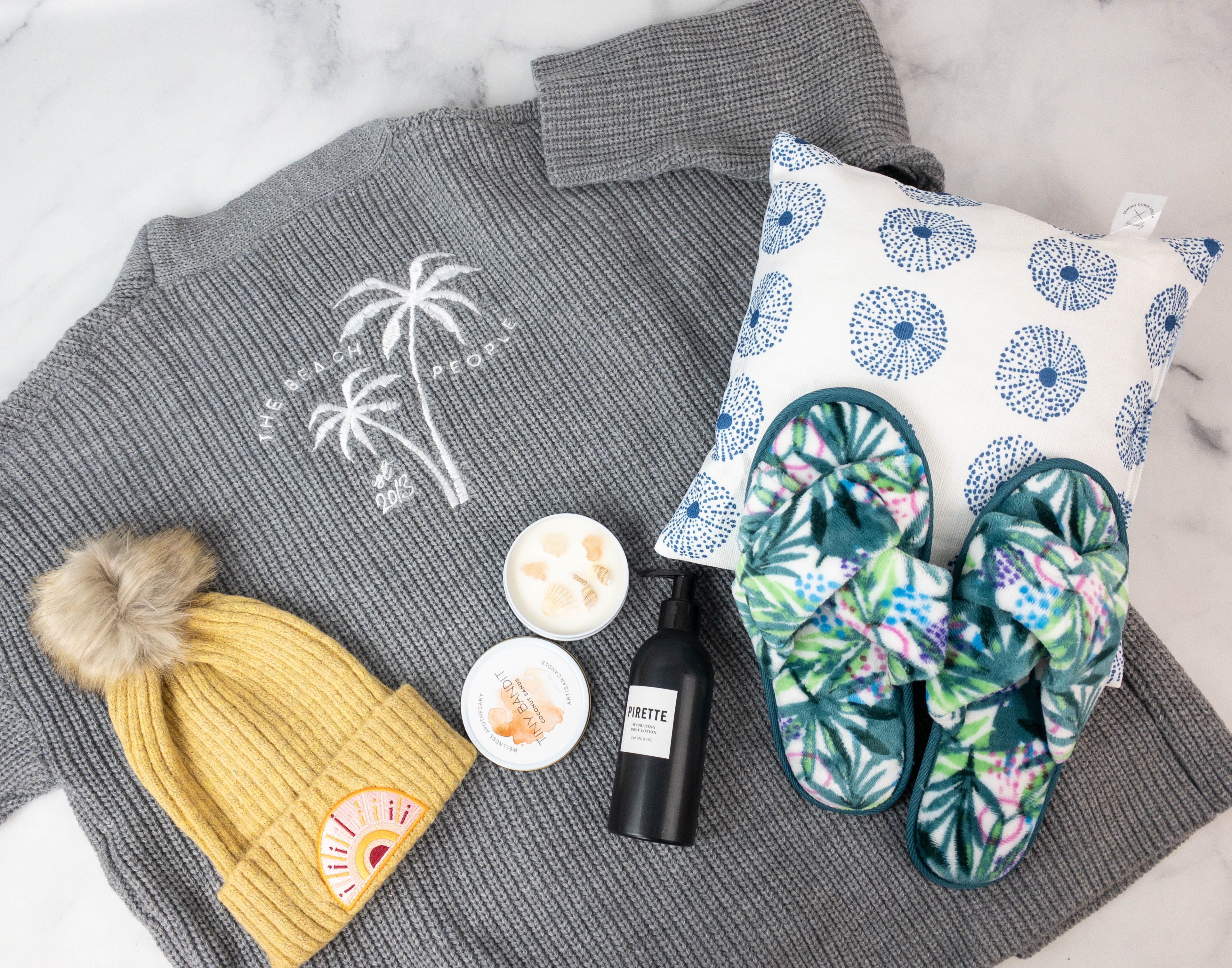 Beachly Winter 2021 Women's Box Review! Hello Subscription