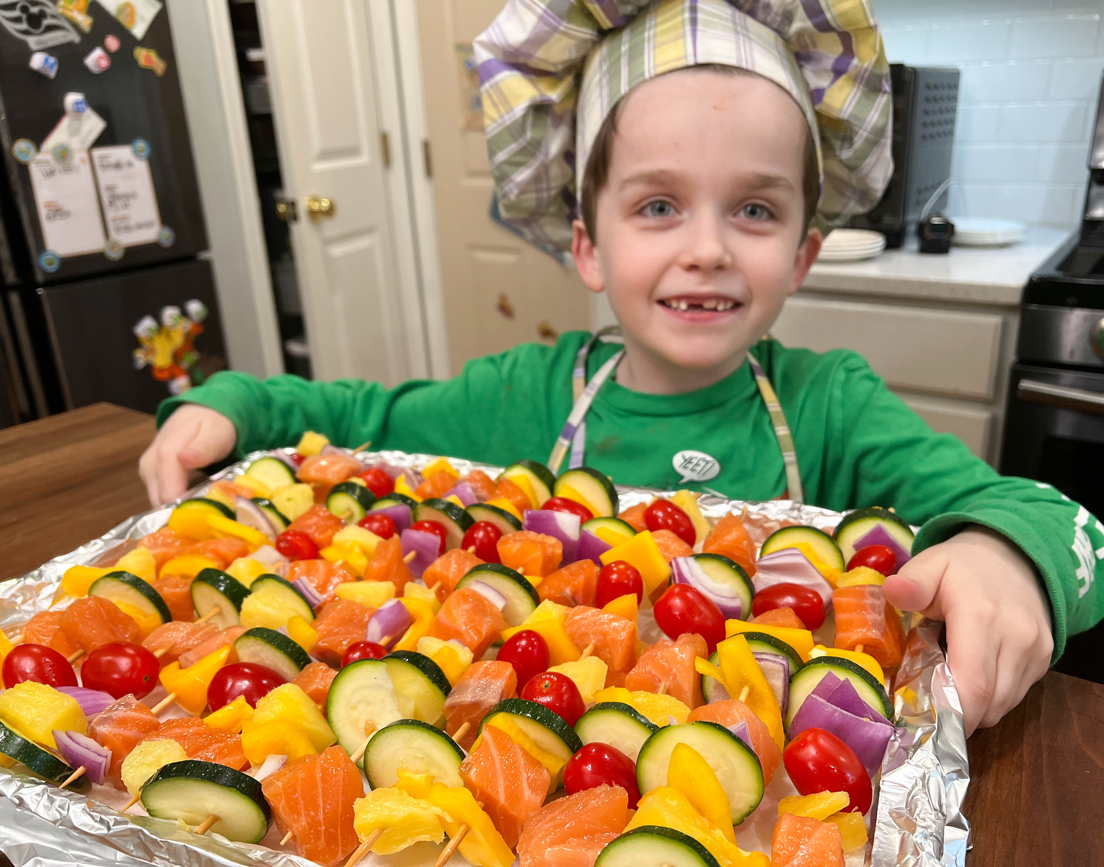 BRIGHT & DELIGHTFUL Yummy Crate's Rainbow Food Box Review Hello Subscription