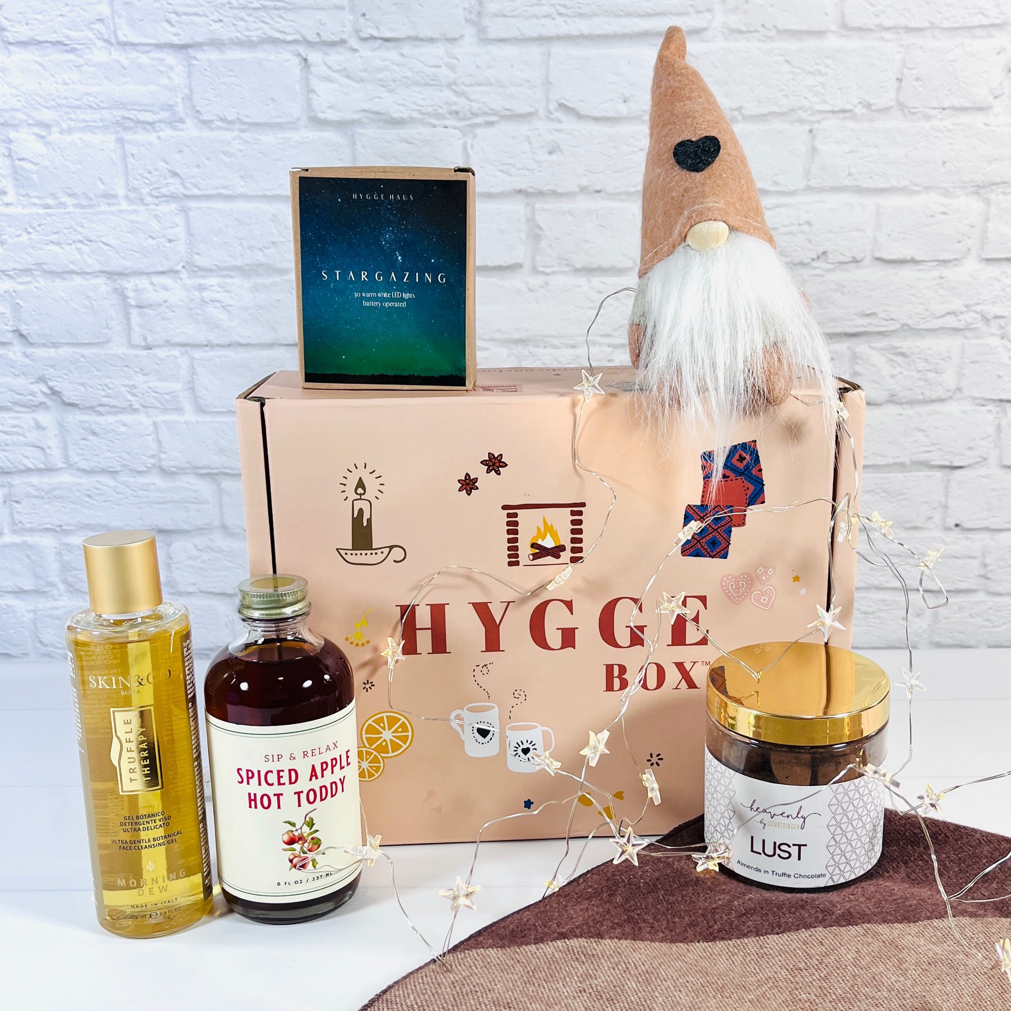 https://hellosubscription.com/wp-content/uploads/2022/11/hygge-box-october-2022-8.jpeg?quality=90&strip=all