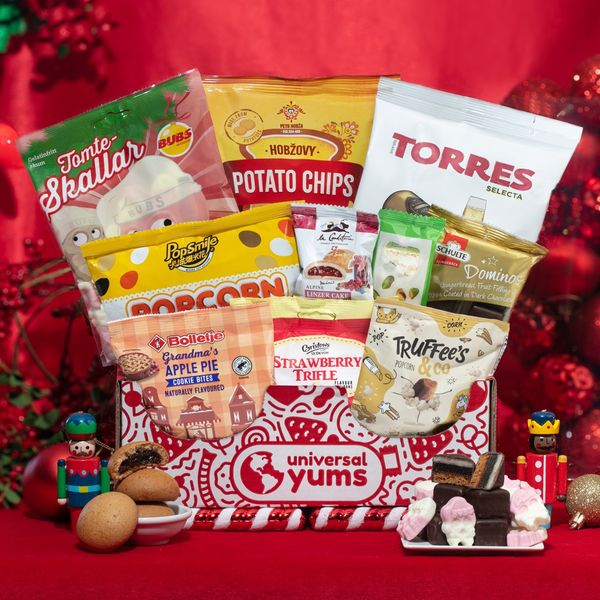 Universal Yums December 2022 Spoilers Holiday Box! Hello Subscription