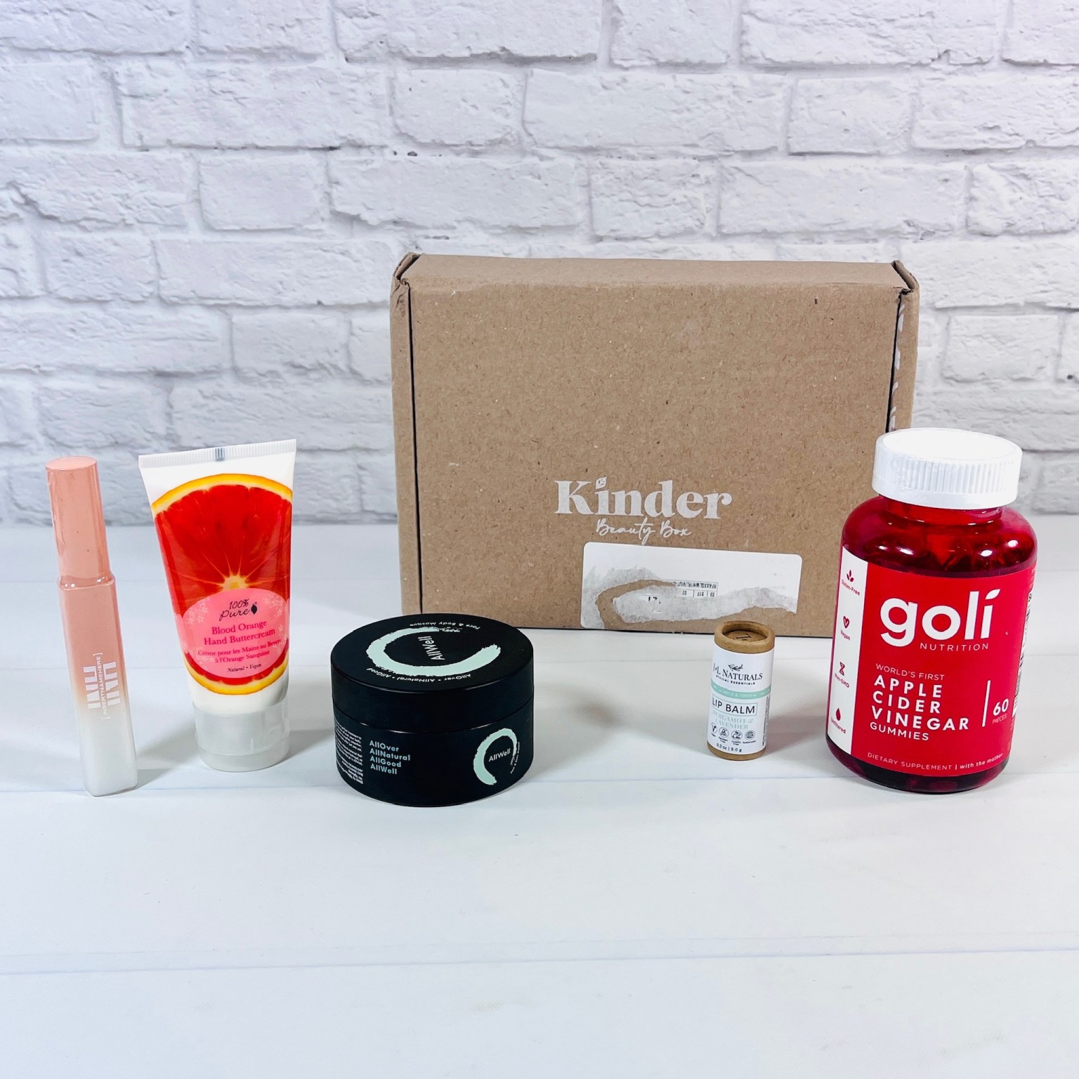 Kinder Beauty Box February 2023 Review The Glowgetter Box Hello
