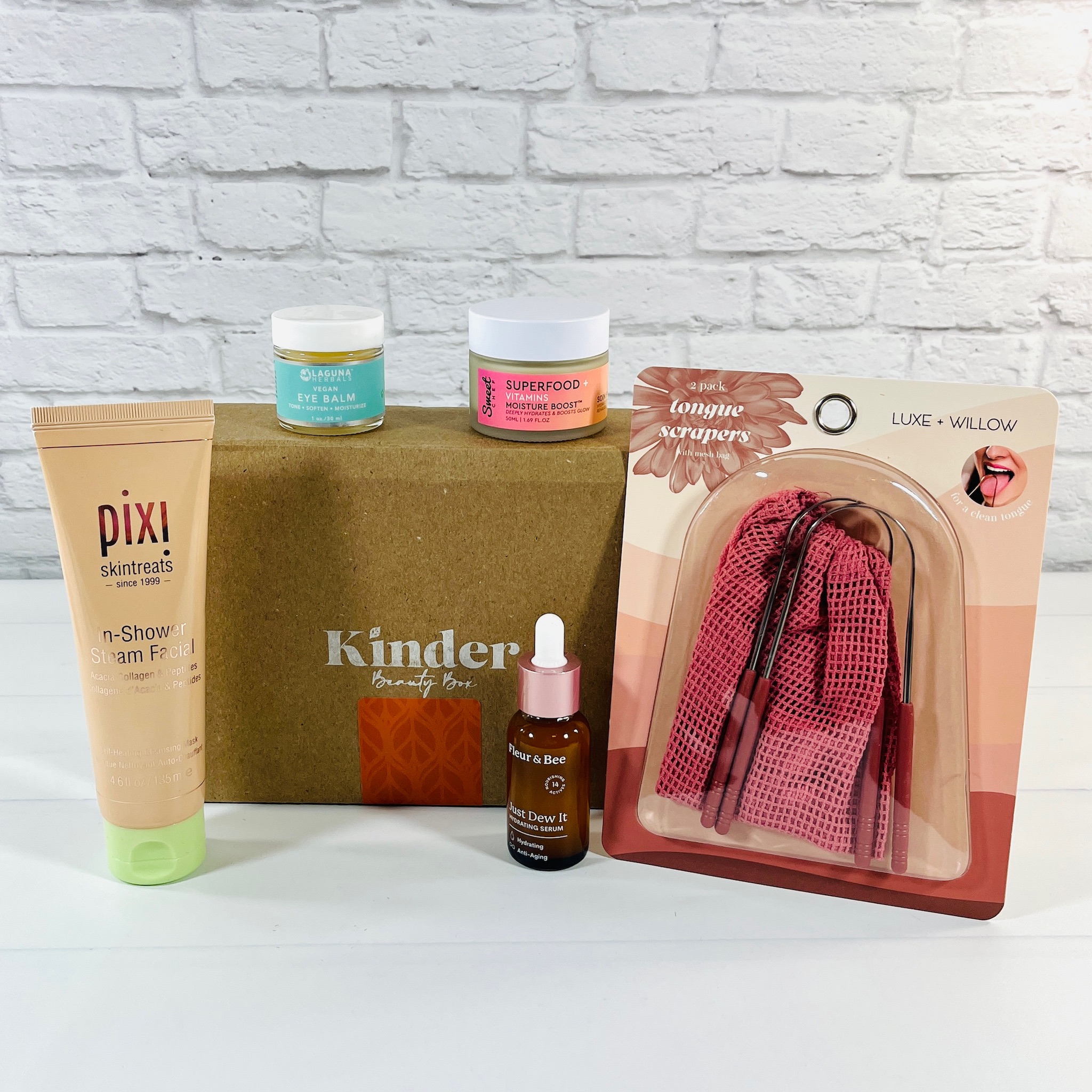 Kinder Beauty Box November 2023 Review The Glow Box! Hello Subscription