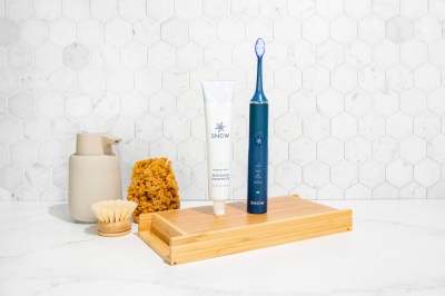 Say Hello to Snow: Easy-To-Use Teeth Whitening System For Brighter, More Confident Smile!