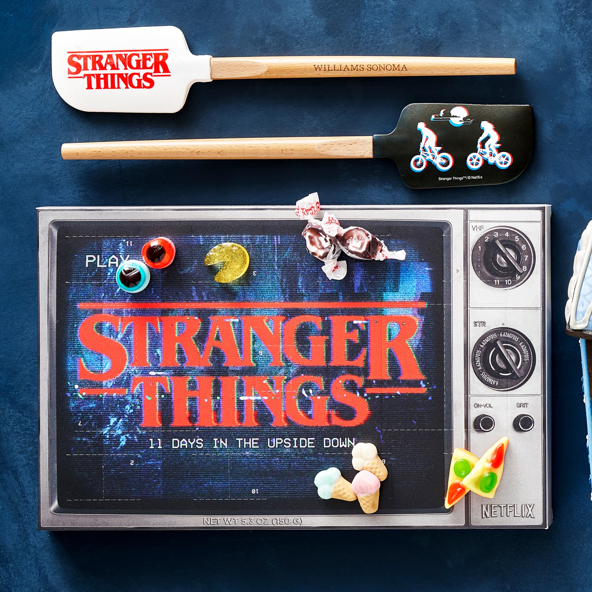 Stranger Things ピザボックス　ストレンジャーシングス　キャンドル Stranger Things Gummies Advent Calendar: Featuring Hamburger and